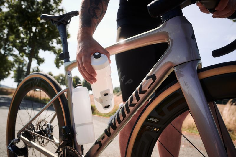 Fidlock TWIST Drikkeflaske 800ml + Sykkelbase POLAR WHITE EDITION