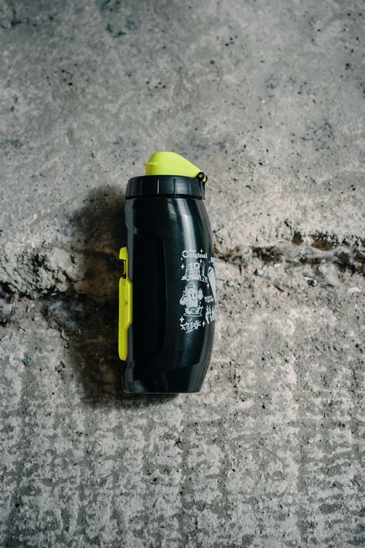 Fidlock TWIST Drikkeflaske 590ml + Sykkelbase 10 ÅRS JUBILEMUSFLASKE